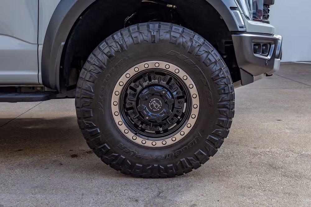2023 Ford F-150 Raptor SuperCrew Image 11