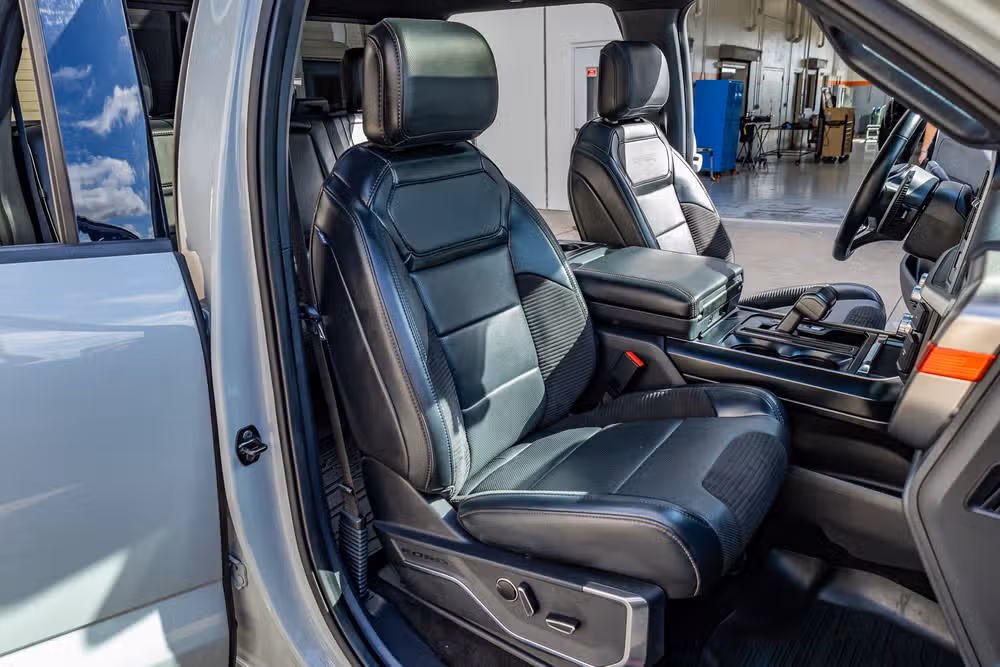 2023 Ford F-150 Raptor SuperCrew Image 32