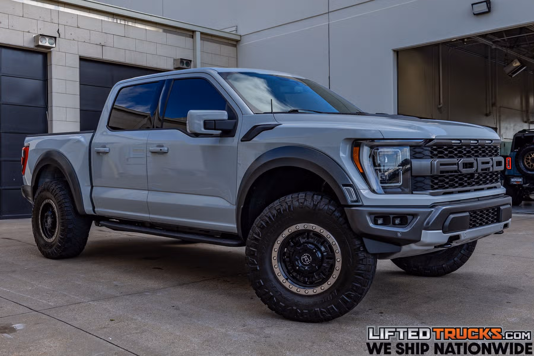 2023 Ford F-150 Raptor SuperCrew Image 1