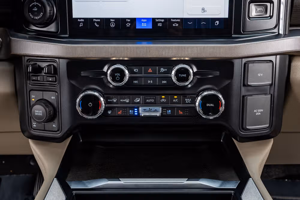 2026 Ford F-250 Super Duty Platinum Plus Crew Cab Image 28
