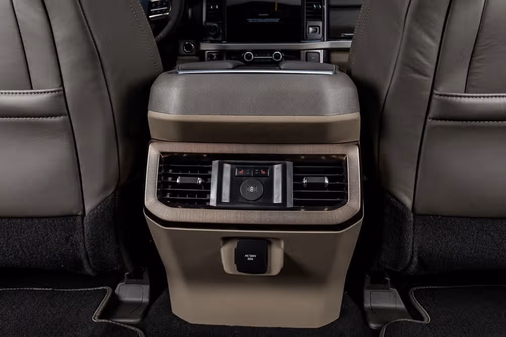 2026 Ford F-250 Super Duty Platinum Plus Crew Cab Image 35