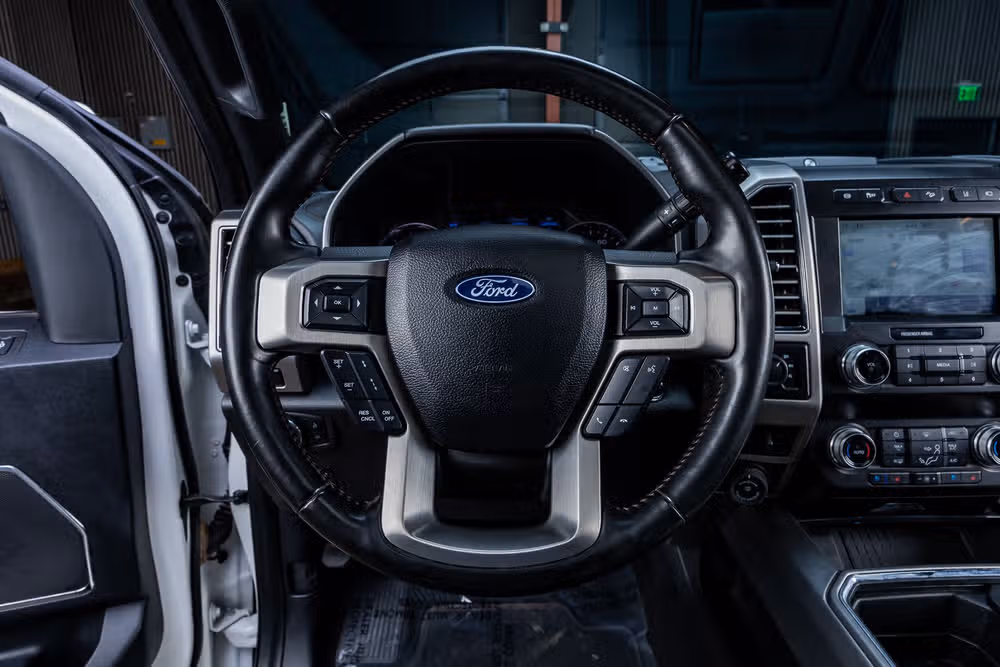 2020 Ford F-250 Super Duty Platinum Crew Cab Image 15