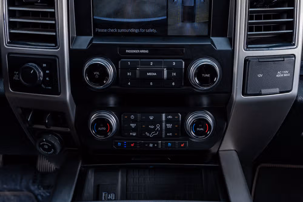 2020 Ford F-250 Super Duty Platinum Crew Cab Image 23