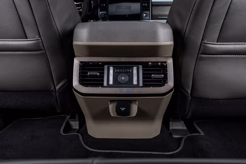 2026 Ford F-250 Super Duty Platinum Plus Crew Cab Image 34