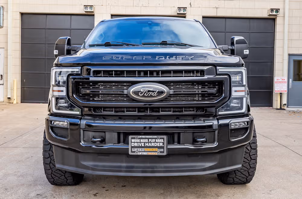 2022 Ford F-250 Super Duty Lariat Crew Cab Image 2
