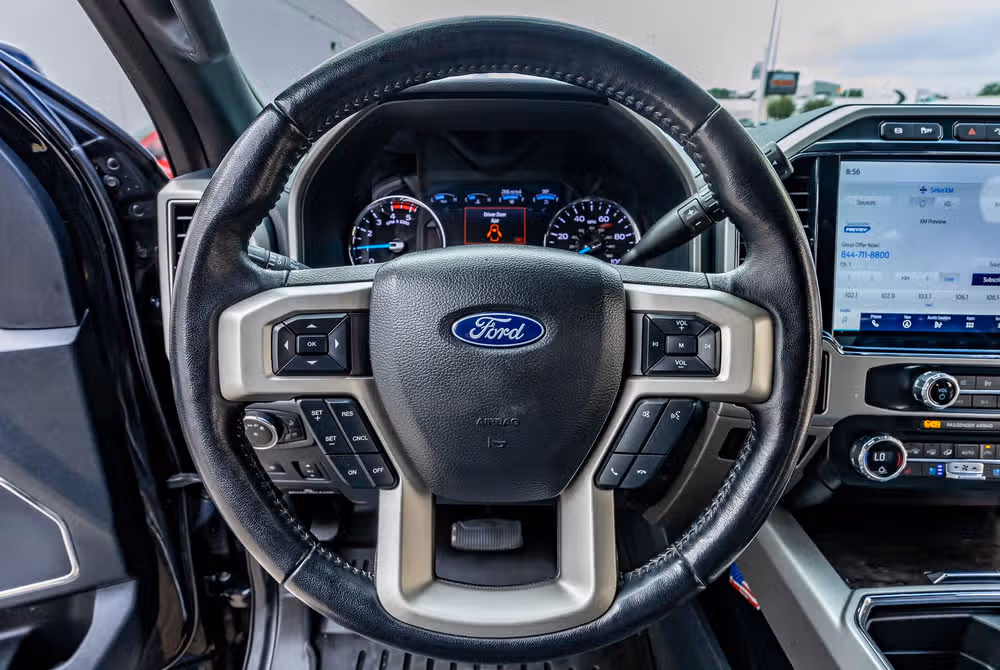 2022 Ford F-250 Super Duty Lariat Crew Cab Image 18