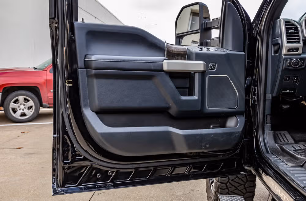 2022 Ford F-250 Super Duty Lariat Crew Cab Image 37
