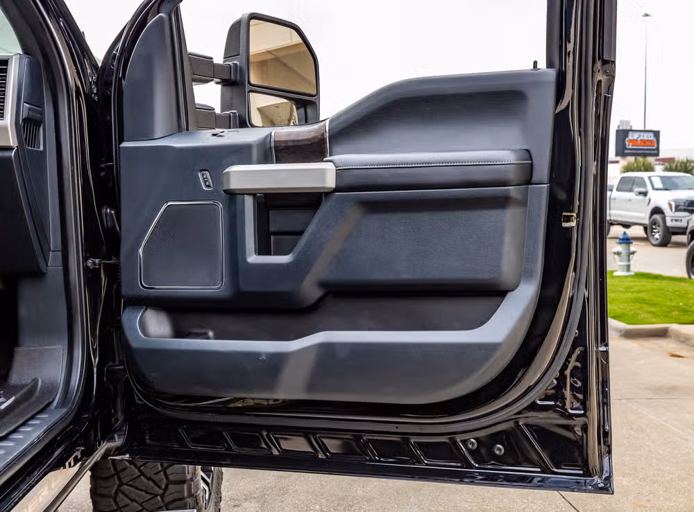 2022 Ford F-250 Super Duty Lariat Crew Cab Image 38