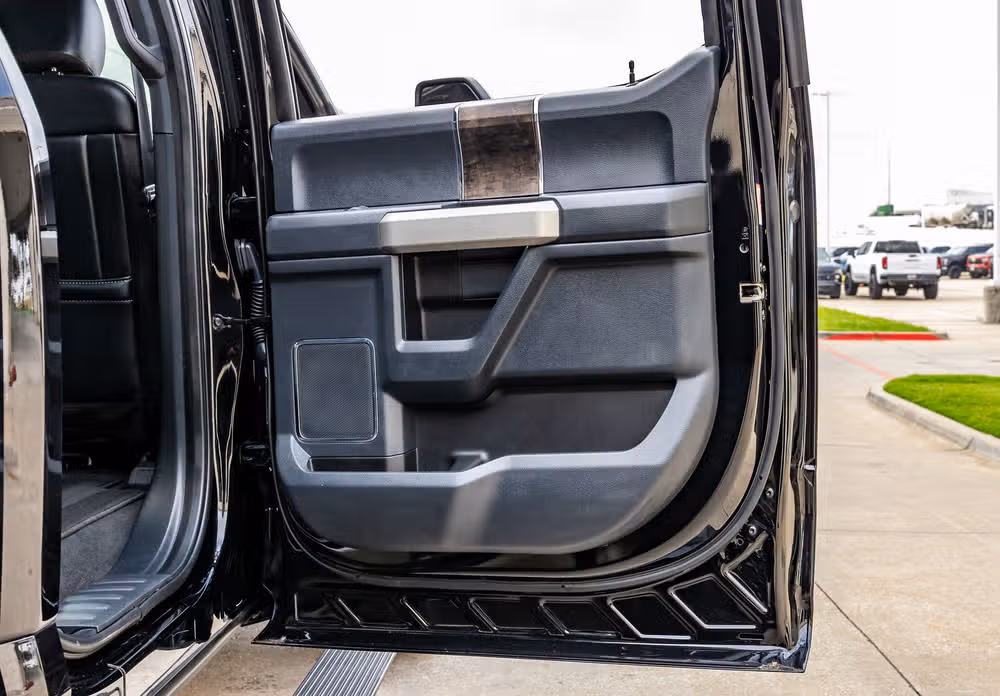 2022 Ford F-250 Super Duty Lariat Crew Cab Image 40