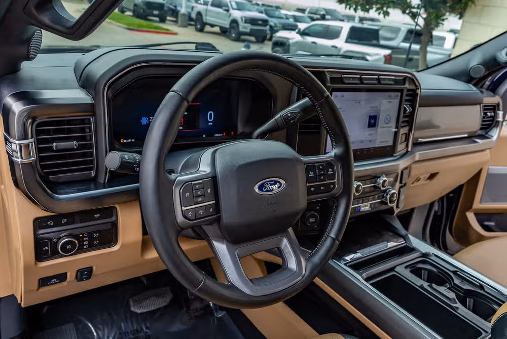 2023 Ford F-250 Super Duty Lariat Crew Cab Image 16