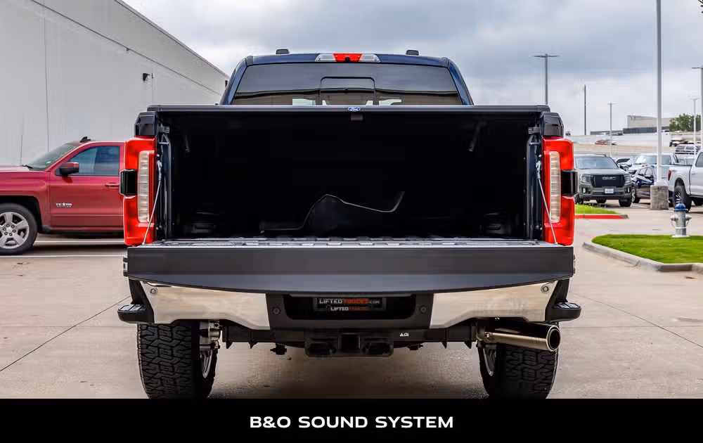 2023 Ford F-250 Super Duty Lariat Crew Cab Image 8
