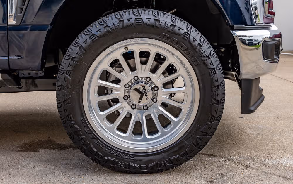 2023 Ford F-250 Super Duty Lariat Crew Cab Image 11