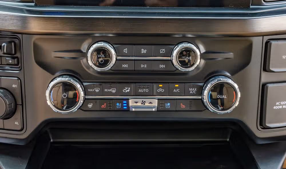 2023 Ford F-250 Super Duty Lariat Crew Cab Image 27