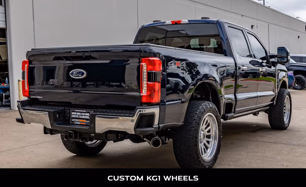 2023 Ford F-250 Super Duty Lariat Crew Cab Image 9