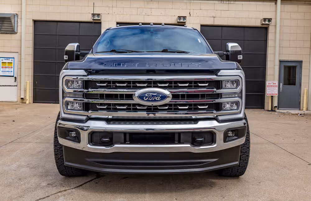 2023 Ford F-250 Super Duty Lariat Crew Cab Image 2