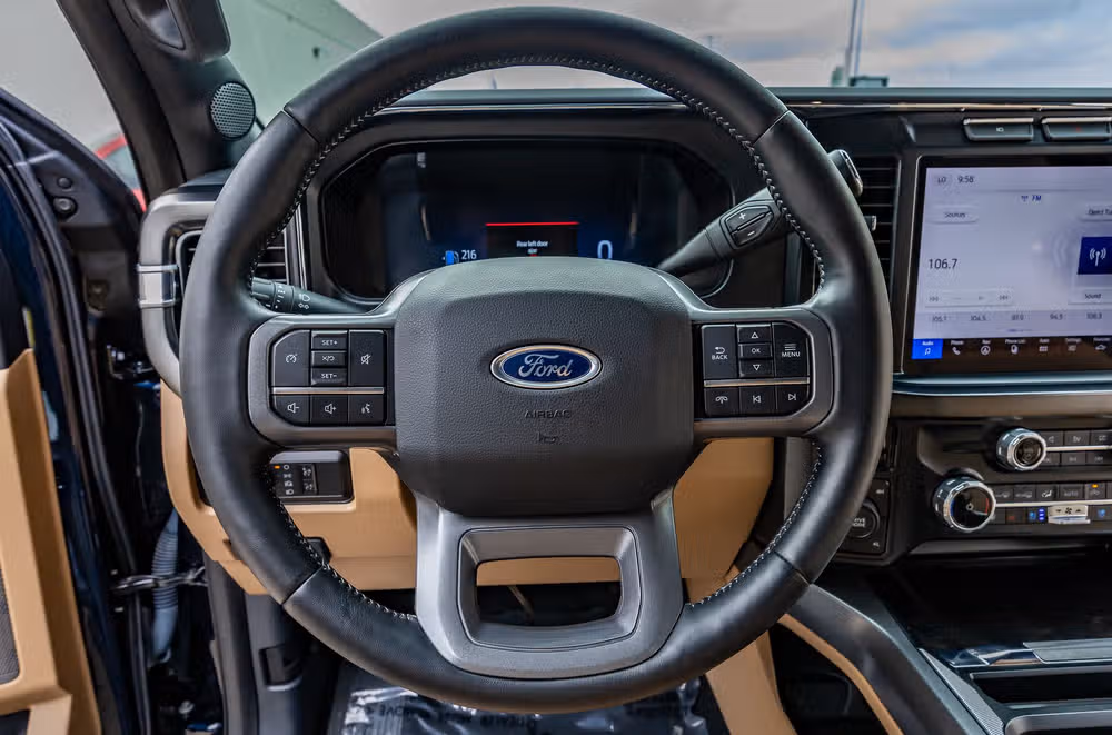 2023 Ford F-250 Super Duty Lariat Crew Cab Image 18