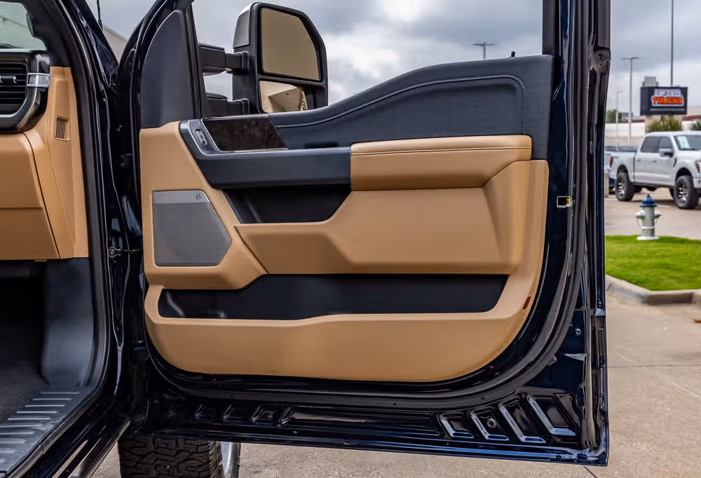 2023 Ford F-250 Super Duty Lariat Crew Cab Image 38