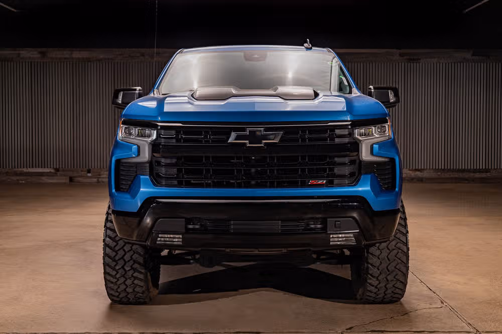 2023 Chevrolet Silverado 1500 LT Trail Boss Crew Cab Image 2