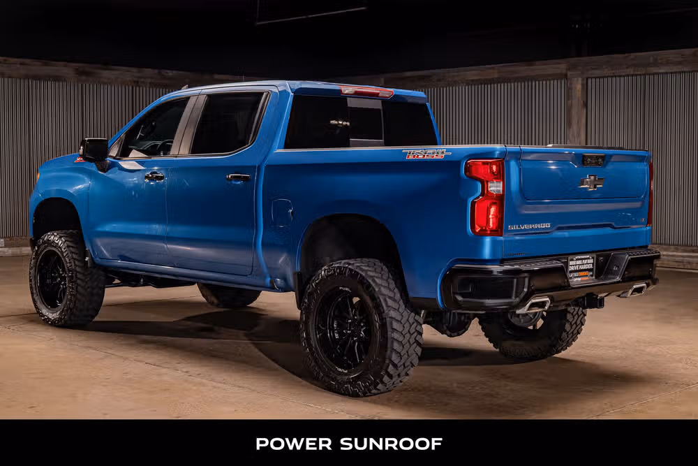 2023 Chevrolet Silverado 1500 LT Trail Boss Crew Cab Image 6