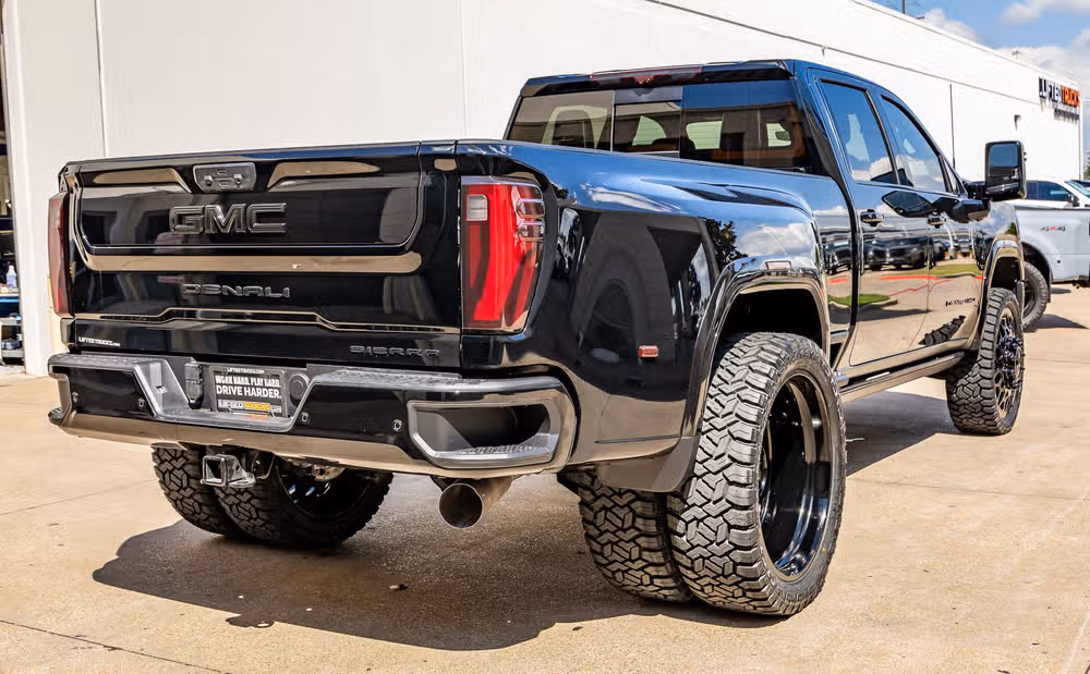 2026 GMC Sierra 3500HD Denali Ultimate Crew Cab Image 10