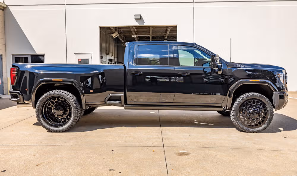 2026 GMC Sierra 3500HD Denali Ultimate Crew Cab Image 11