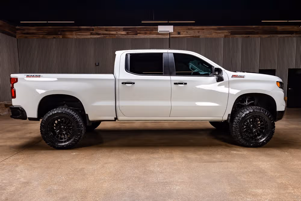 2024 Chevrolet Silverado 1500 LT Trail Boss Crew Cab Image 11