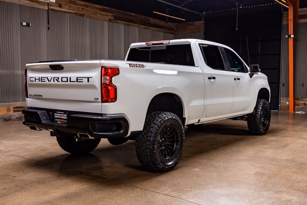 2024 Chevrolet Silverado 1500 LT Trail Boss Crew Cab Image 10