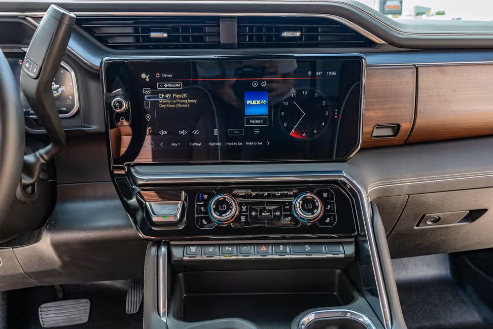 2026 GMC Sierra 2500HD Denali Ultimate Crew Cab Image 24