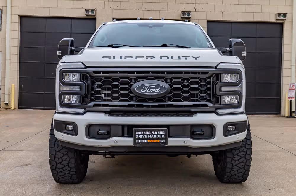 2024 Ford F-350 Super Duty Lariat Crew Cab Image 4