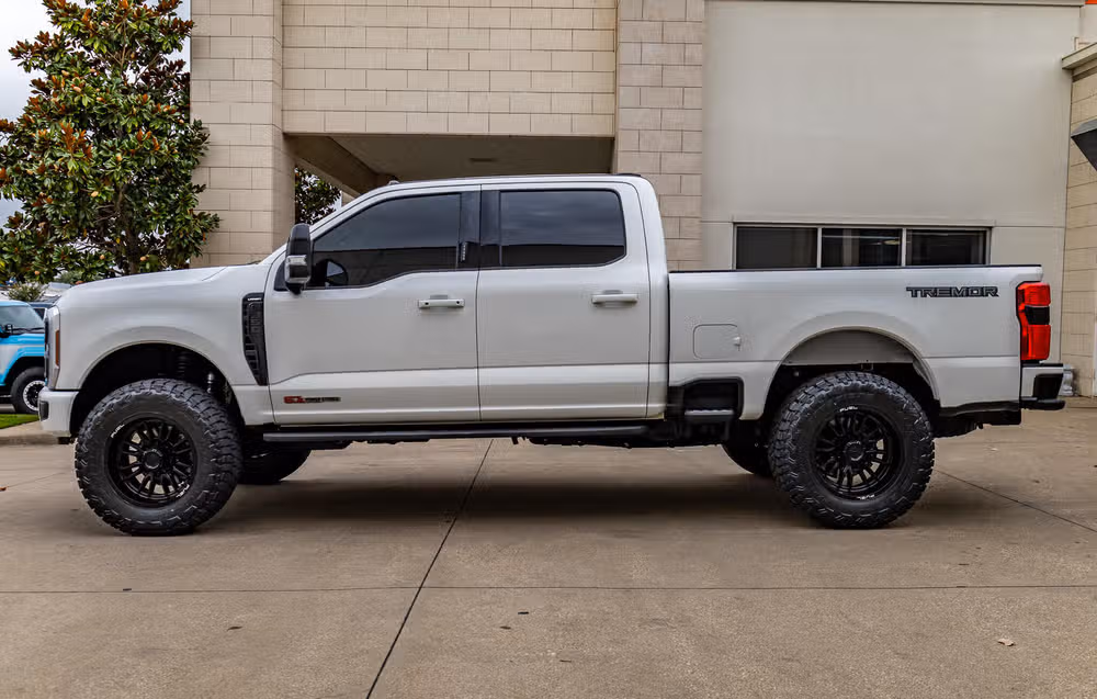 2024 Ford F-350 Super Duty Lariat Crew Cab Image 6