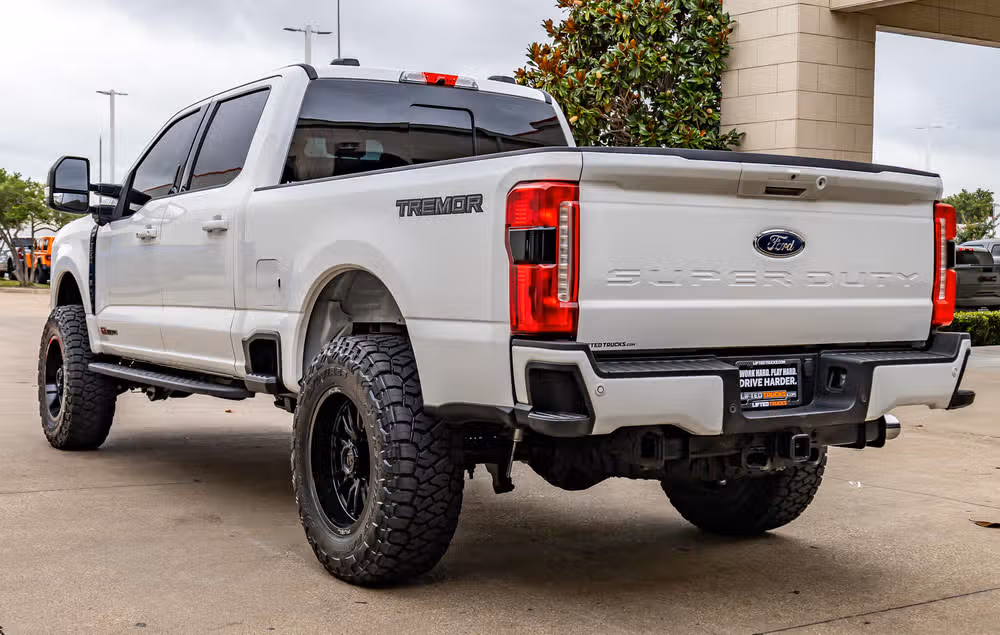 2024 Ford F-350 Super Duty Lariat Crew Cab Image 7