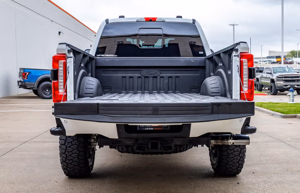2024 Ford F-350 Super Duty Lariat Crew Cab Image 9
