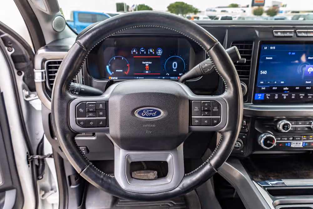 2024 Ford F-350 Super Duty Lariat Crew Cab Image 19