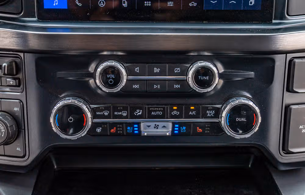 2024 Ford F-350 Super Duty Lariat Crew Cab Image 28