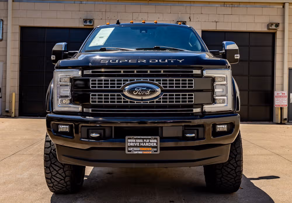 2019 Ford F-350 Super Duty Platinum Crew Cab Image 2