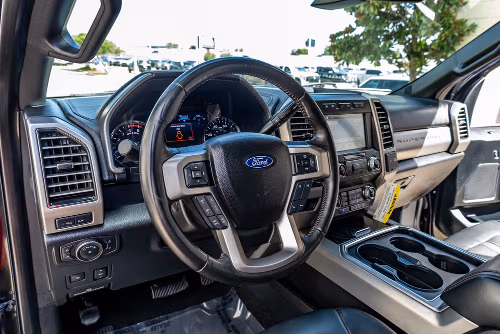 2019 Ford F-350 Super Duty Platinum Crew Cab Image 16