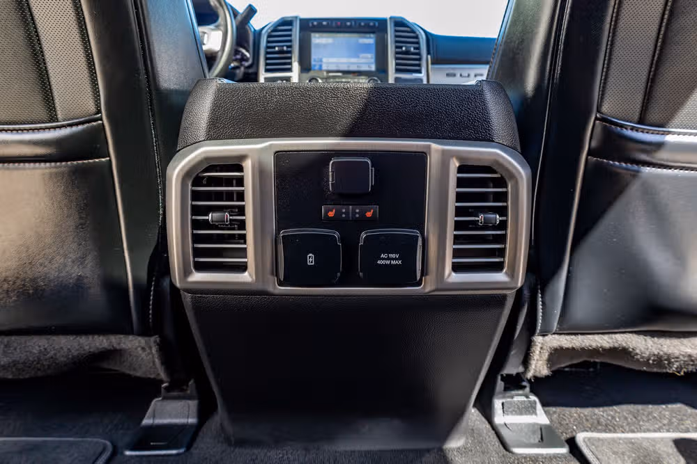2019 Ford F-350 Super Duty Platinum Crew Cab Image 32