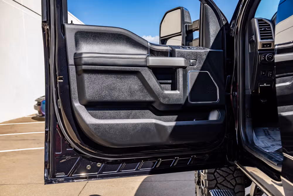 2019 Ford F-350 Super Duty Platinum Crew Cab Image 35