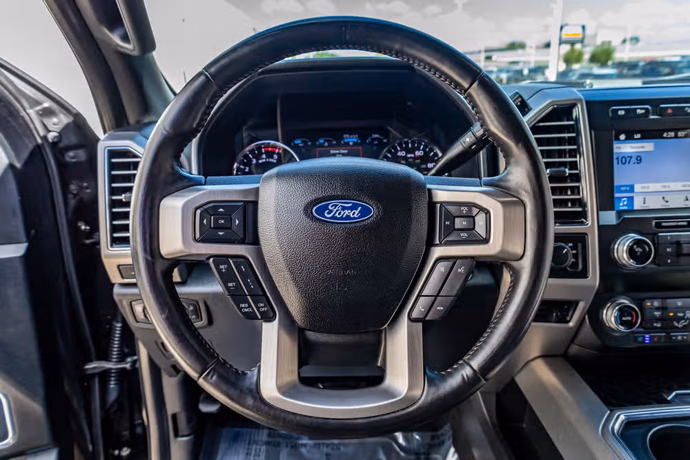 2019 Ford F-350 Super Duty Platinum Crew Cab Image 18