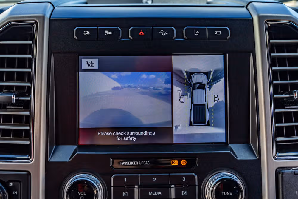 2019 Ford F-350 Super Duty Platinum Crew Cab Image 25
