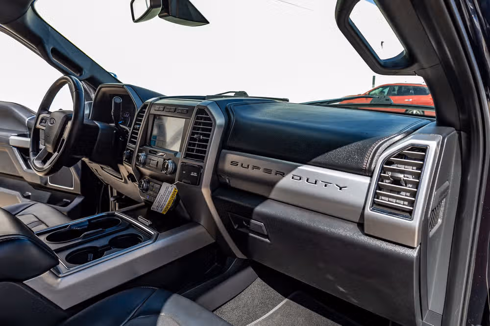 2019 Ford F-350 Super Duty Platinum Crew Cab Image 17
