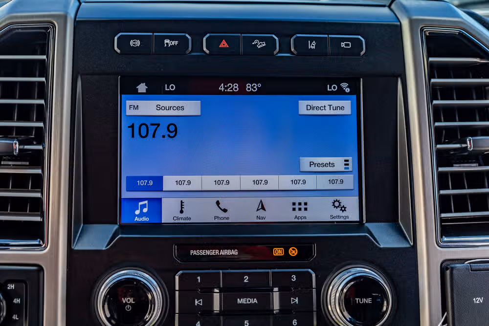 2019 Ford F-350 Super Duty Platinum Crew Cab Image 24