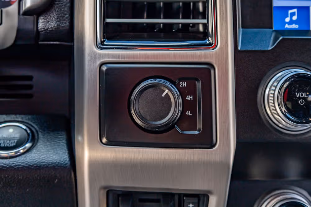 2019 Ford F-350 Super Duty Platinum Crew Cab Image 22