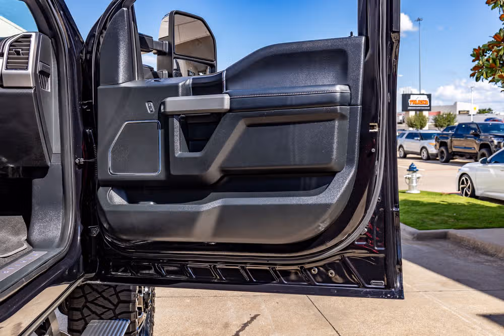 2019 Ford F-350 Super Duty Platinum Crew Cab Image 36