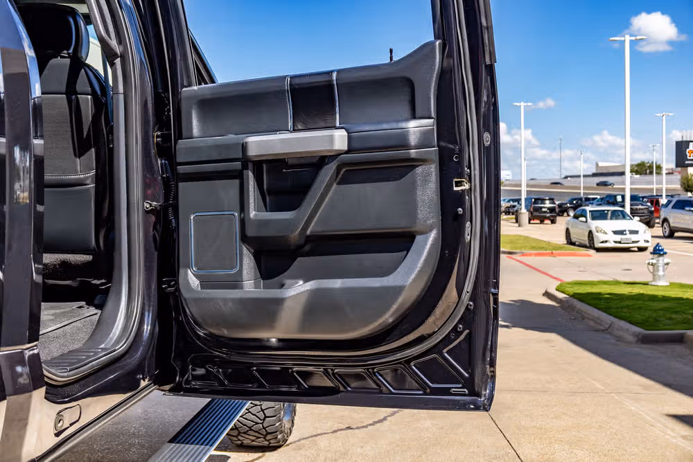 2019 Ford F-350 Super Duty Platinum Crew Cab Image 38