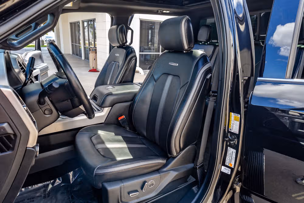2019 Ford F-350 Super Duty Platinum Crew Cab Image 28