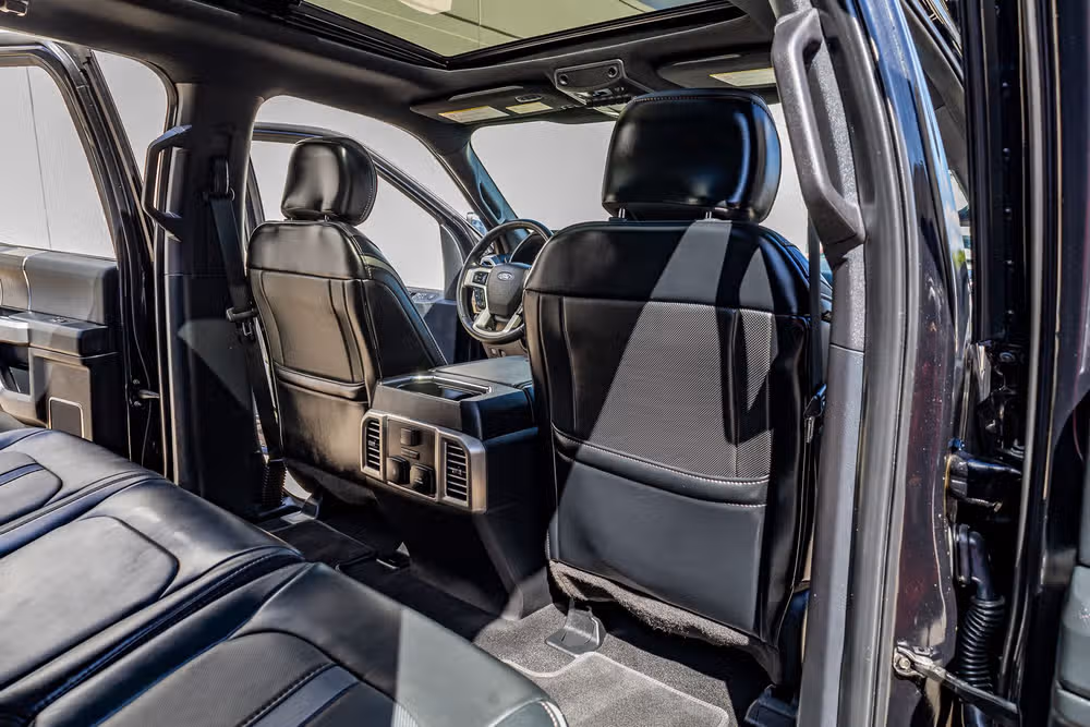 2019 Ford F-350 Super Duty Platinum Crew Cab Image 31