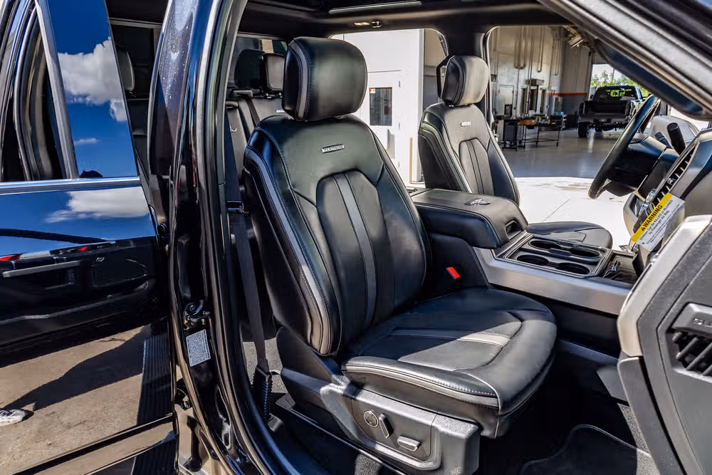 2019 Ford F-350 Super Duty Platinum Crew Cab Image 30