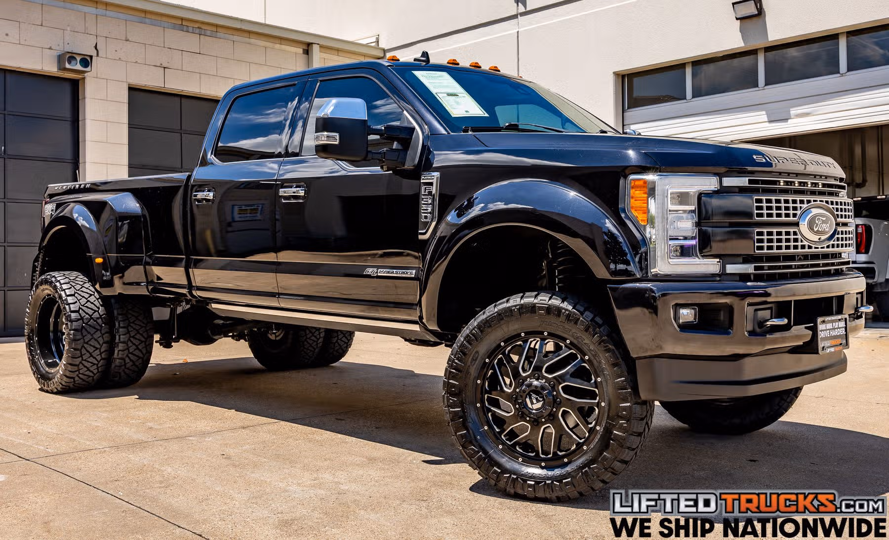 2019 Ford F-350 Super Duty Platinum Crew Cab Image 1