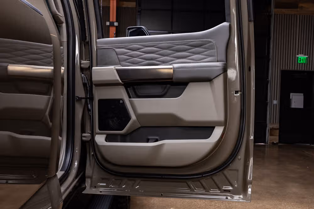 2026 Ford F-350 Super Duty Platinum Plus Crew Cab Image 41